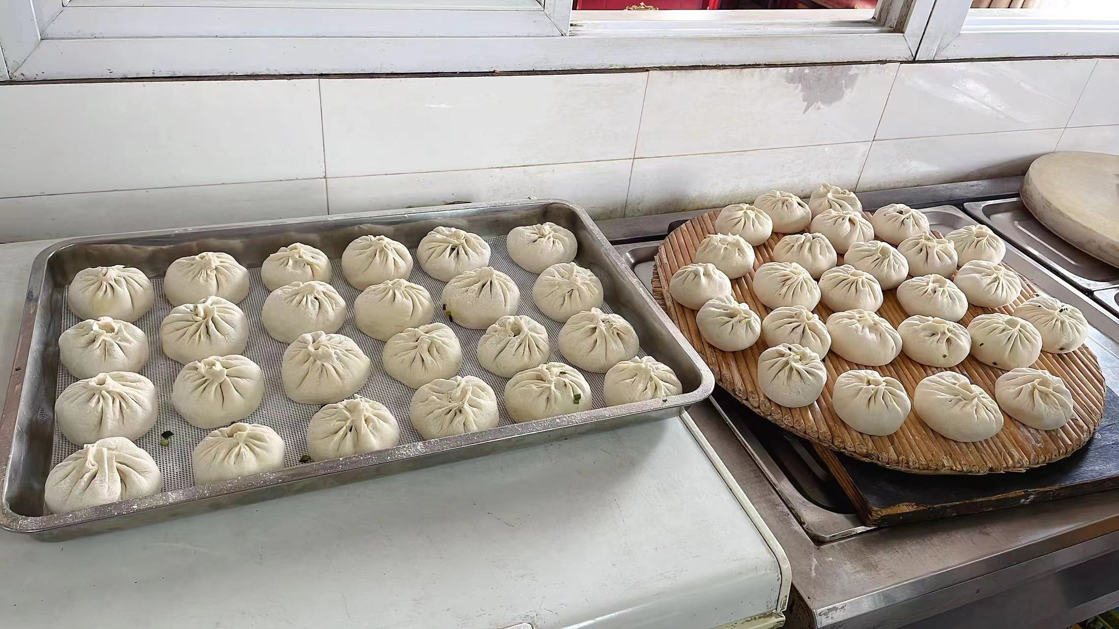 集体包包子 温暖员工心