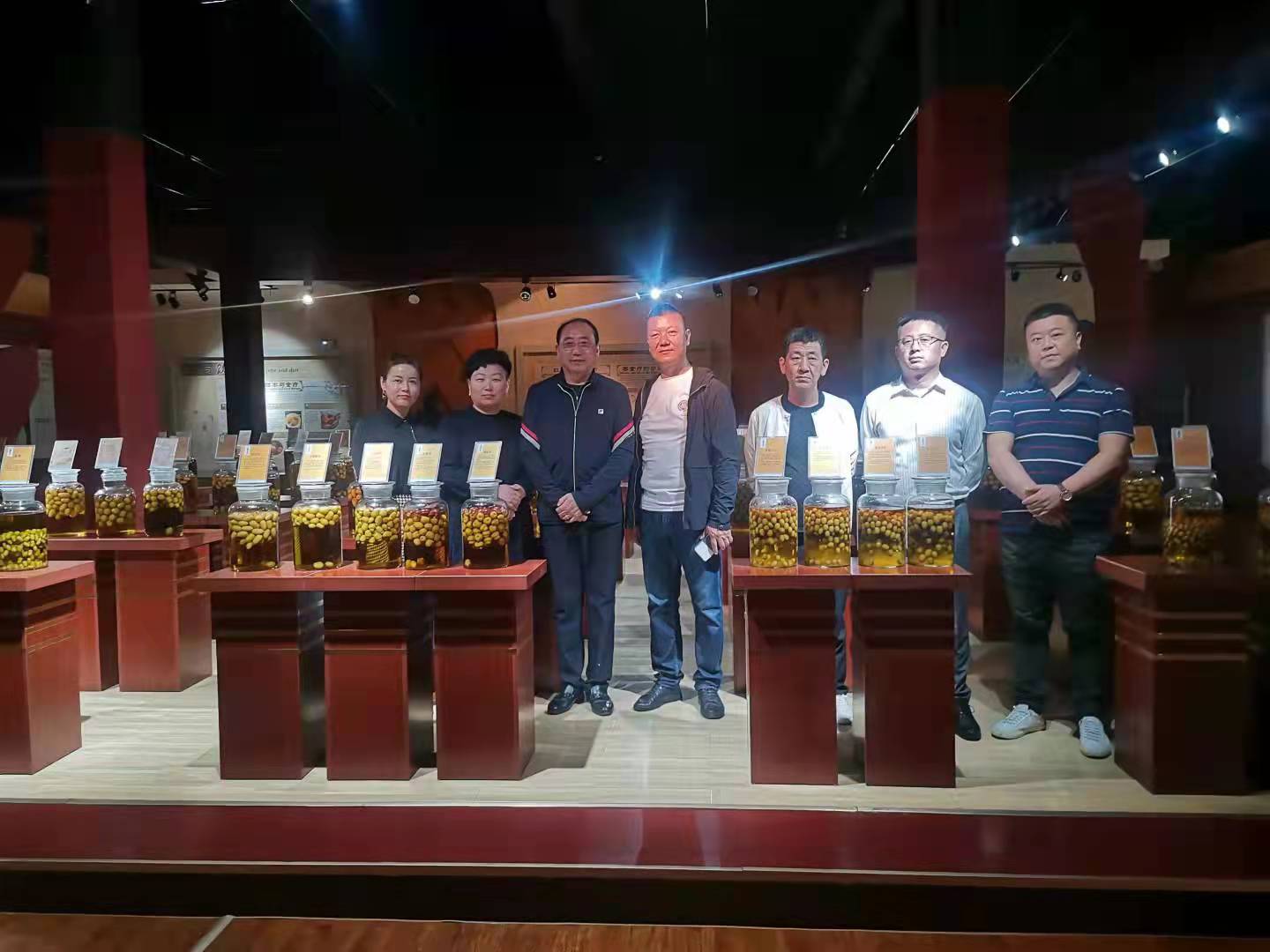 天津振兴伟业财务有限公司总经理杨振伟一行来百枣纲目参观考察