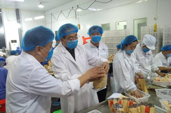 恒运能源集团董事局主席李长云看望慰问坚守岗位一线职工