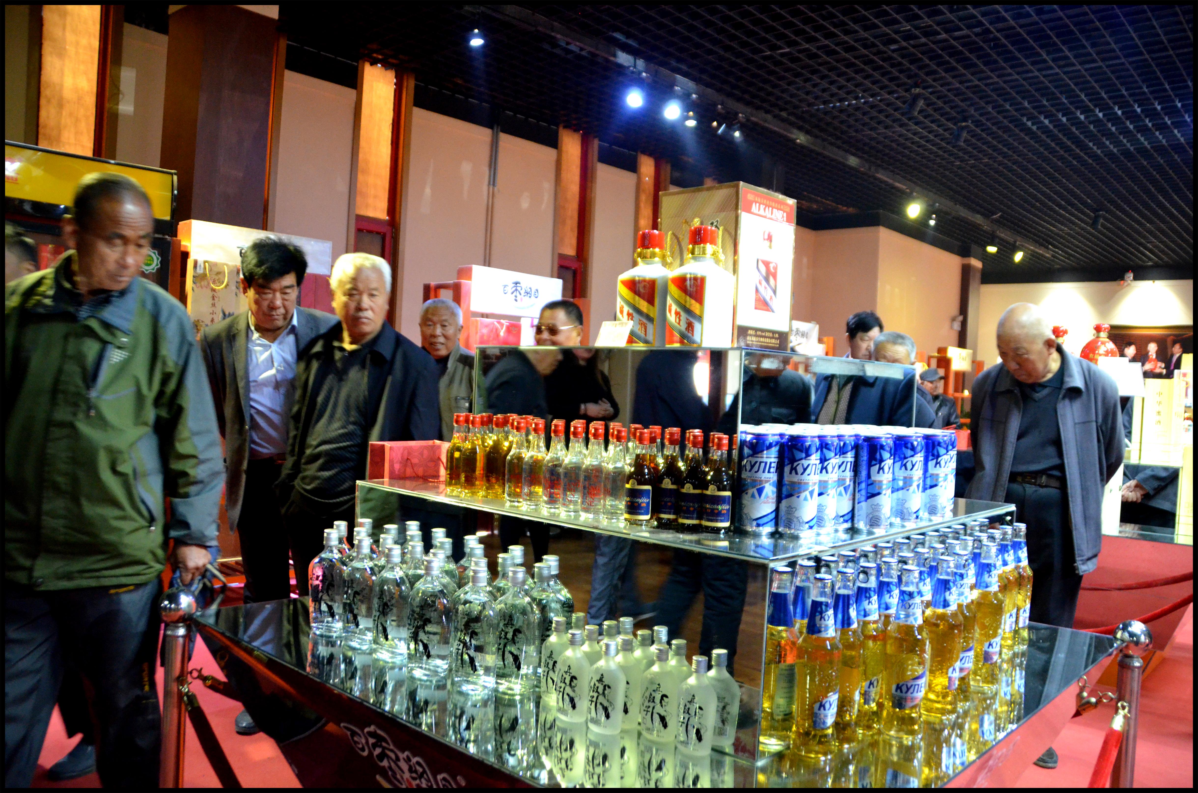 乐陵市云红街道300多名党员走进恒运集团旗下农业企业百枣纲目(集团)观摩