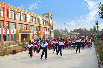 不忘初心 敬立孔子圣像 感恩前行 传承国学文化 民营企业家李长云主席爱心捐赠孔子圣像揭幕仪式