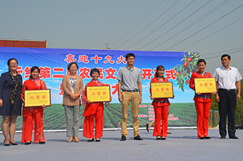 百枣纲目(集团)大力支持云红第二届 农民文化节开幕式暨广场舞大赛