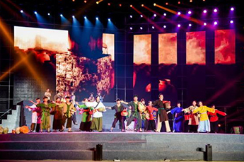 赋予文化内涵 打造活力枣产业 大型历史古装实景剧《始皇东巡》在百枣纲目(集团)金丝小枣博物馆广场惊艳亮相