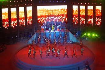 赋予文化内涵 打造活力枣产业 大型历史古装实景剧《始皇东巡》在百枣纲目(集团)金丝小枣博物馆广场惊艳亮相