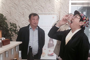 因地制宜 打造特色旅游产业链 中国当代清朝影视剧著名开山导演林鸿来百枣纲目(集团)参访