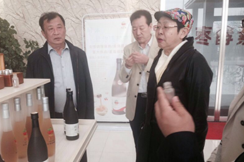 因地制宜 打造特色旅游产业链 中国当代清朝影视剧著名开山导演林鸿来百枣纲目(集团)参访