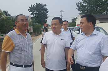 山东省委常委、省秘书长高贤德一行莅临乐陵市调研考察精准扶贫工作恒运能源集团董事局主席李长云陪同调研