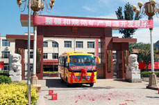 恒运能源集团赠予北王庄子村校车